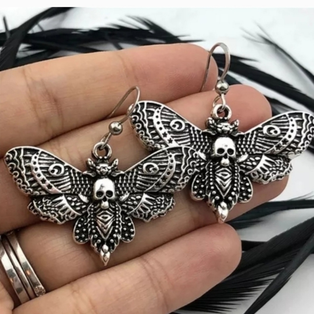 Skull earrings